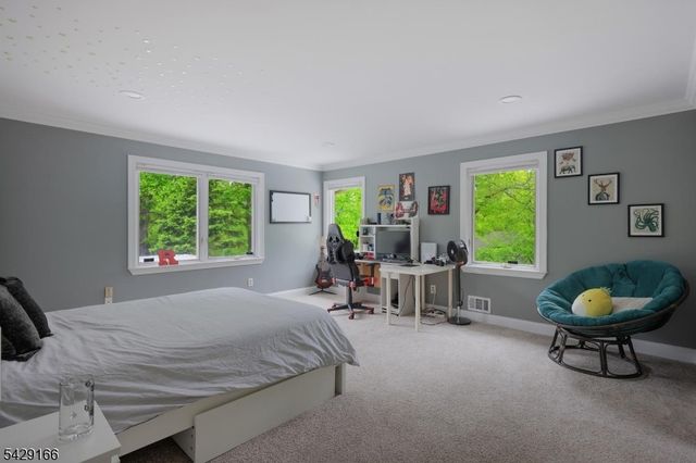29 Deer Path Cir, Green Brook Twp., NJ 08812