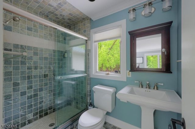 29 Deer Path Cir, Green Brook Twp., NJ 08812