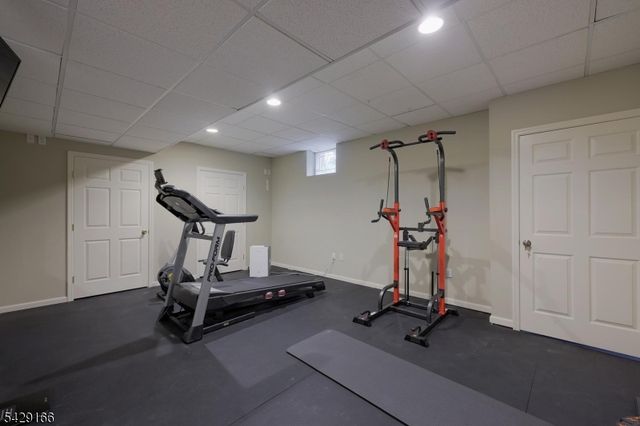 29 Deer Path Cir, Green Brook Twp., NJ 08812