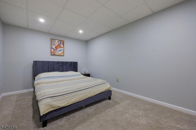 29 Deer Path Cir, Green Brook Twp., NJ 08812