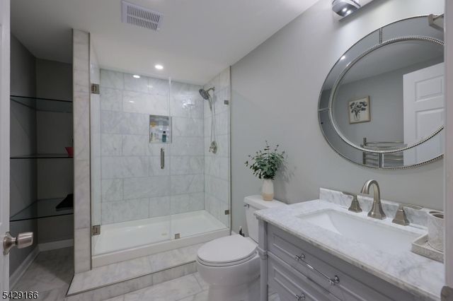 29 Deer Path Cir, Green Brook Twp., NJ 08812