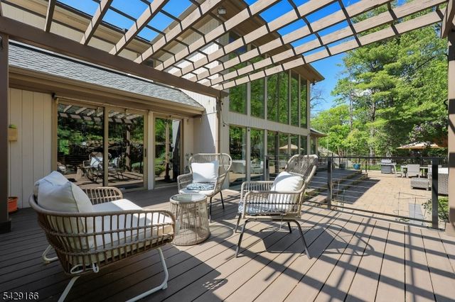 29 Deer Path Cir, Green Brook Twp., NJ 08812