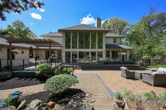 29 Deer Path Cir, Green Brook Twp., NJ 08812