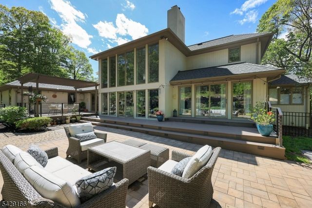 29 Deer Path Cir, Green Brook Twp., NJ 08812