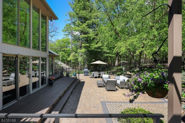 29 Deer Path Cir, Green Brook Twp., NJ 08812