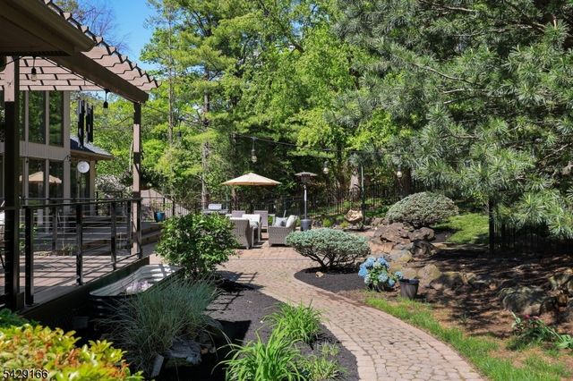 29 Deer Path Cir, Green Brook Twp., NJ 08812