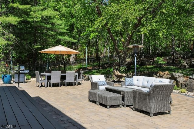 29 Deer Path Cir, Green Brook Twp., NJ 08812