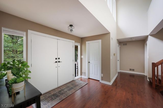 29 Deer Path Cir, Green Brook Twp., NJ 08812