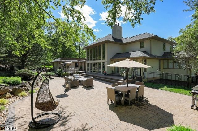 29 Deer Path Cir, Green Brook Twp., NJ 08812
