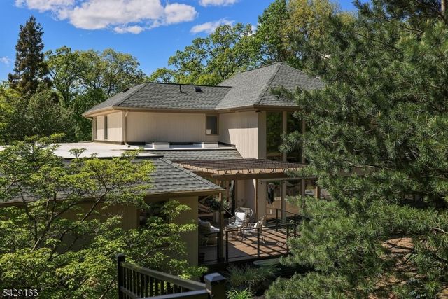 29 Deer Path Cir, Green Brook Twp., NJ 08812