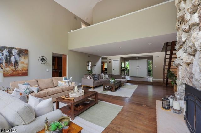 29 Deer Path Cir, Green Brook Twp., NJ 08812