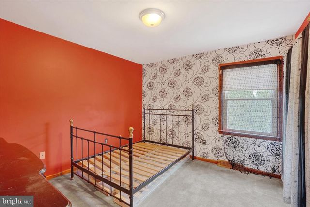 2035 PARKTON LN, York, PA 17408