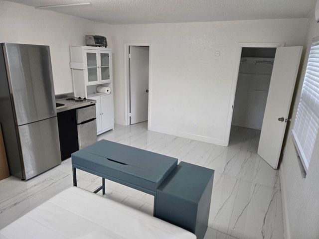 1300 NW 4th Avenue B, Fort Lauderdale, FL 33311