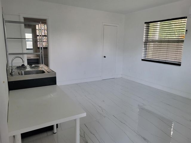 1300 NW 4th Avenue B, Fort Lauderdale, FL 33311