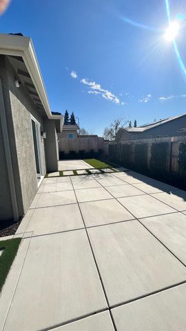 1030 Meadowlands Dr, Oakdale, CA 95361