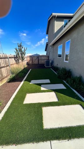1030 Meadowlands Dr, Oakdale, CA 95361