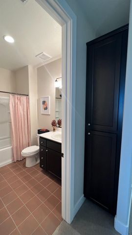 1030 Meadowlands Dr, Oakdale, CA 95361