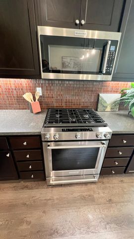 1030 Meadowlands Dr, Oakdale, CA 95361