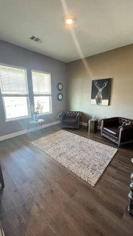 1030 Meadowlands Dr, Oakdale, CA 95361