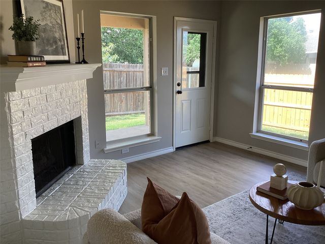 415 Cross Cut Drive, Arlington, TX 76018