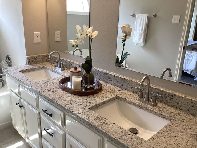 415 Cross Cut Drive, Arlington, TX 76018