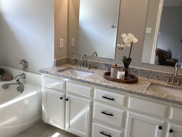 415 Cross Cut Drive, Arlington, TX 76018