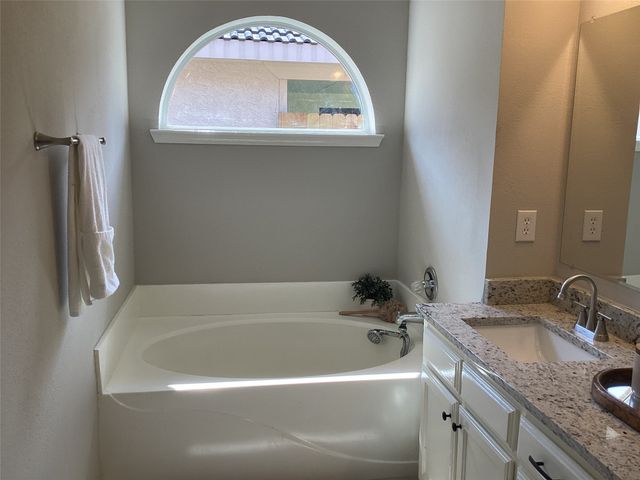 415 Cross Cut Drive, Arlington, TX 76018