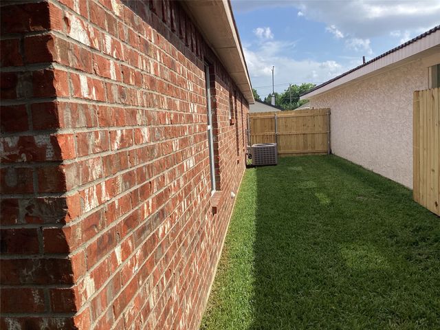 415 Cross Cut Drive, Arlington, TX 76018