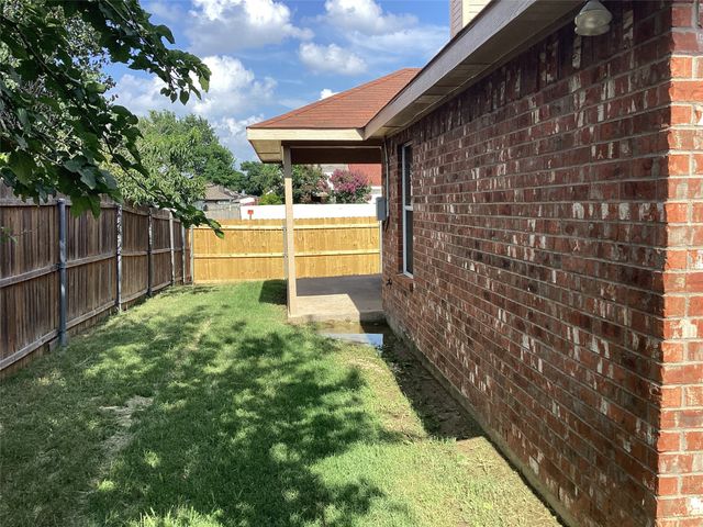 415 Cross Cut Drive, Arlington, TX 76018