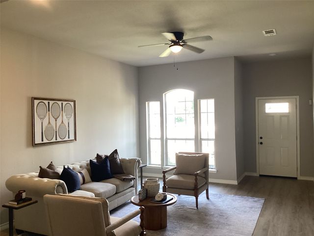 415 Cross Cut Drive, Arlington, TX 76018