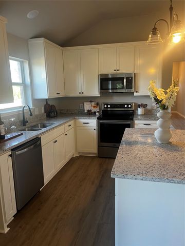 415 Cross Cut Drive, Arlington, TX 76018