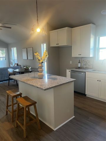 415 Cross Cut Drive, Arlington, TX 76018