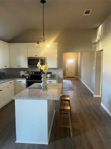 415 Cross Cut Drive, Arlington, TX 76018