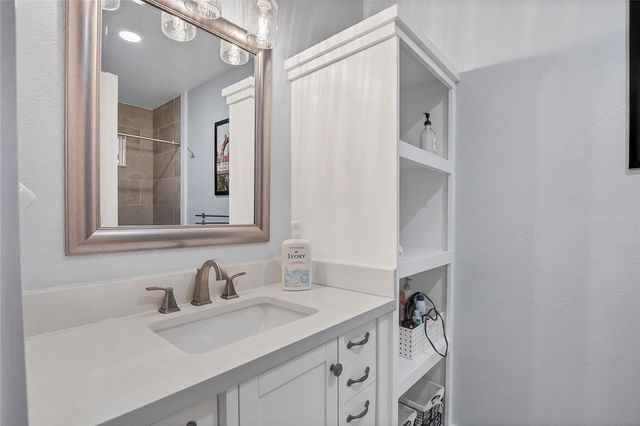 2001 Iroquois LN, Austin, TX 78741