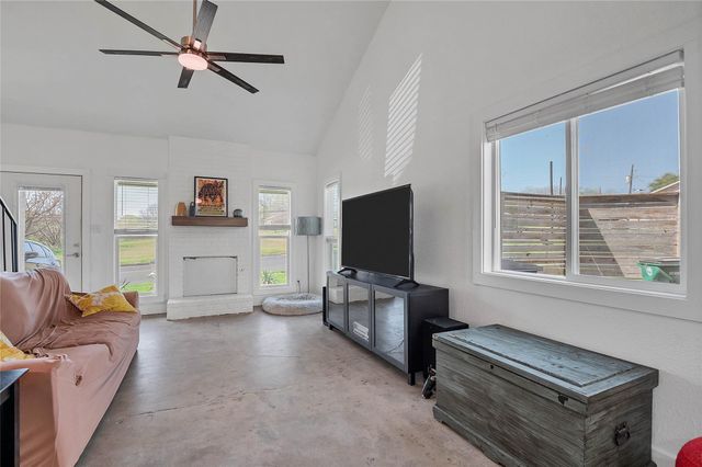 2001 Iroquois LN, Austin, TX 78741