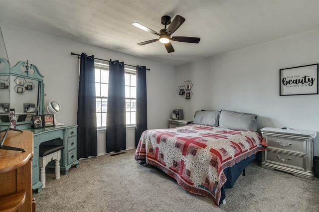 1812 Edinburg Court, Yukon, OK 73099