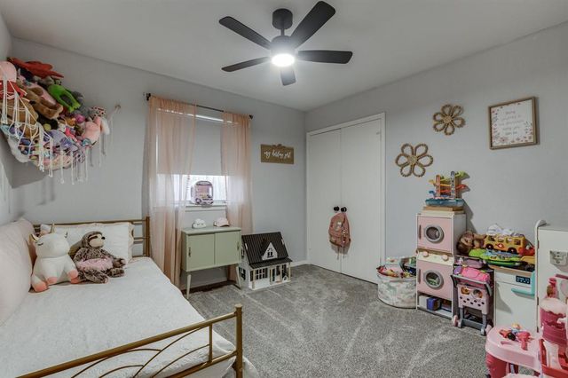 1812 Edinburg Court, Yukon, OK 73099