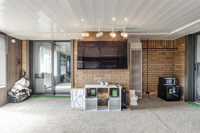 1812 Edinburg Court, Yukon, OK 73099