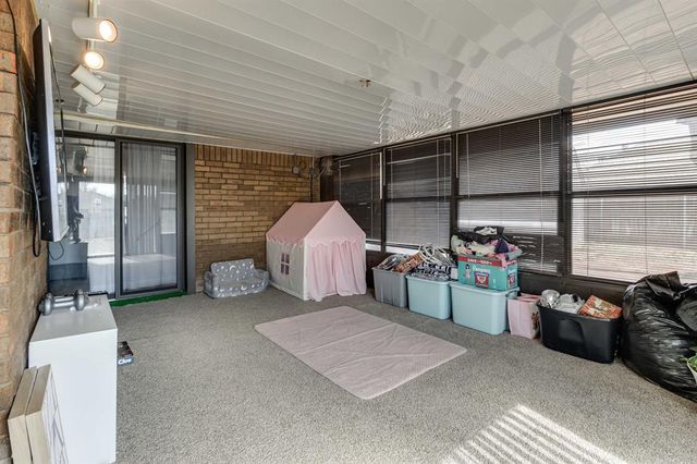 1812 Edinburg Court, Yukon, OK 73099