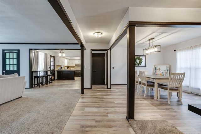 1812 Edinburg Court, Yukon, OK 73099