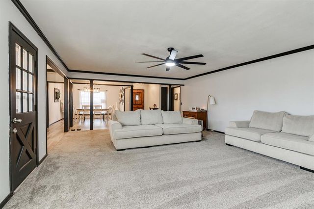 1812 Edinburg Court, Yukon, OK 73099