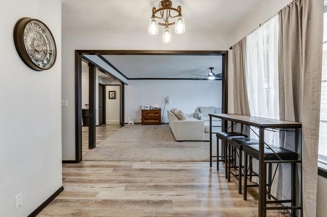 1812 Edinburg Court, Yukon, OK 73099