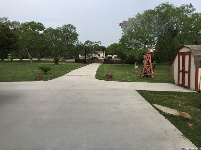 307 Homeridge, La Vernia, TX 78121