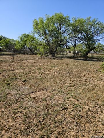 307 Homeridge, La Vernia, TX 78121