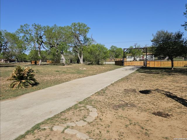 307 Homeridge, La Vernia, TX 78121