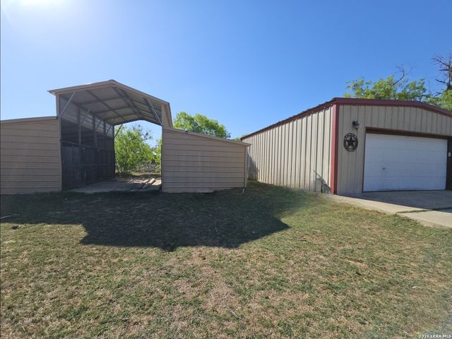 307 Homeridge, La Vernia, TX 78121