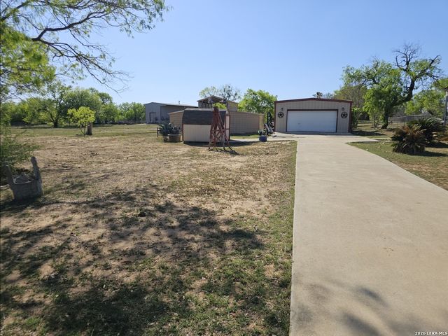307 Homeridge, La Vernia, TX 78121