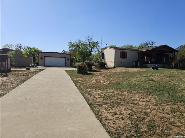 307 Homeridge, La Vernia, TX 78121