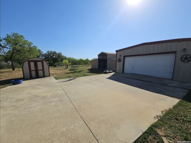307 Homeridge, La Vernia, TX 78121