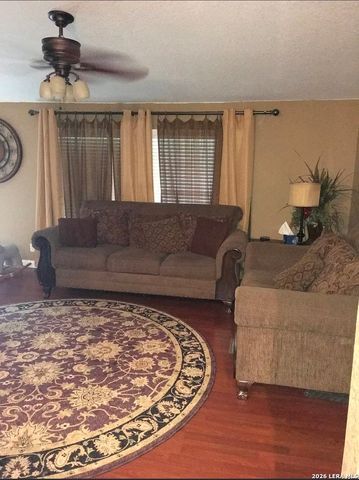 307 Homeridge, La Vernia, TX 78121